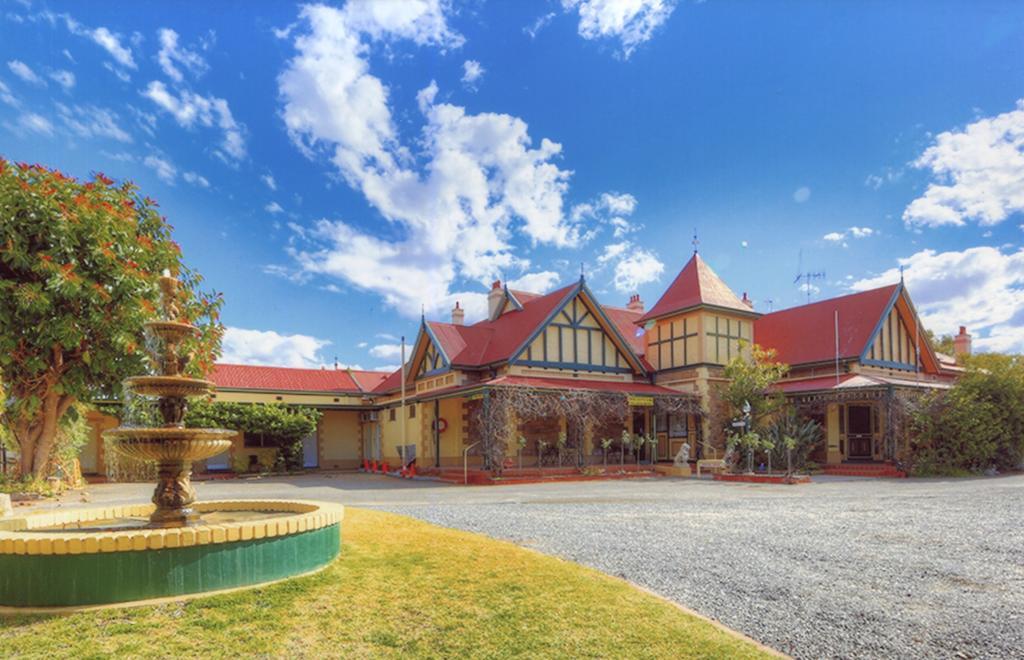 The Lodge Outback Motel Broken Hill Exterior photo