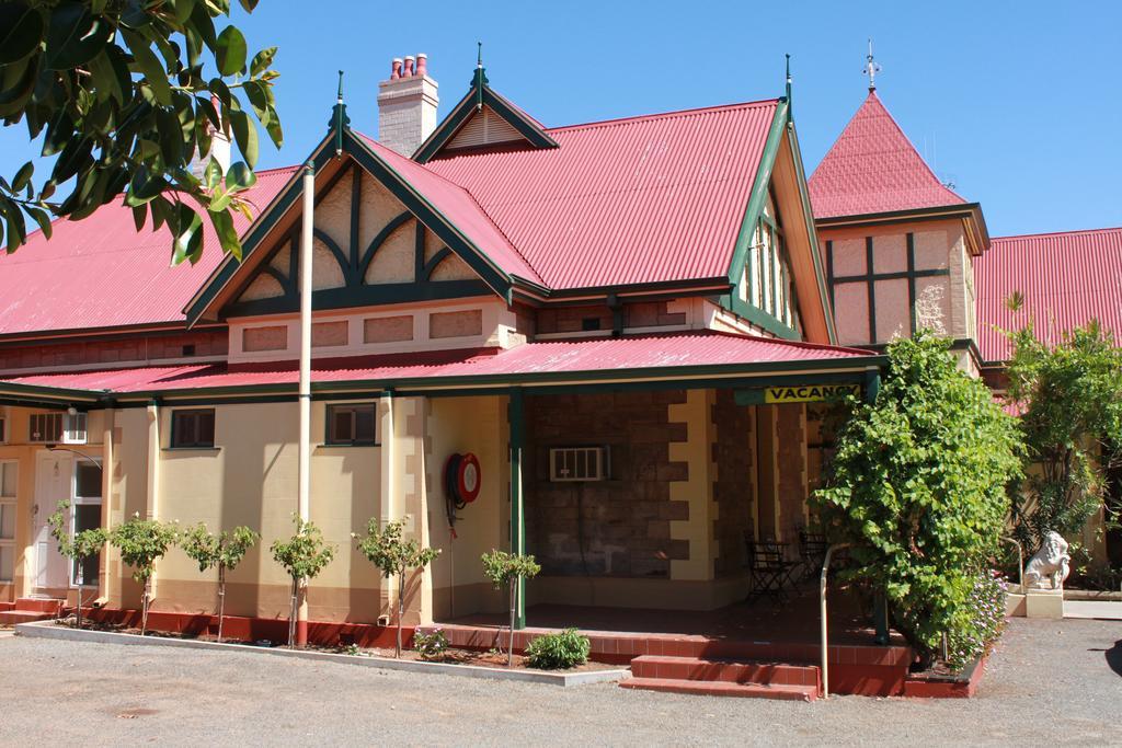 The Lodge Outback Motel Broken Hill Exterior photo