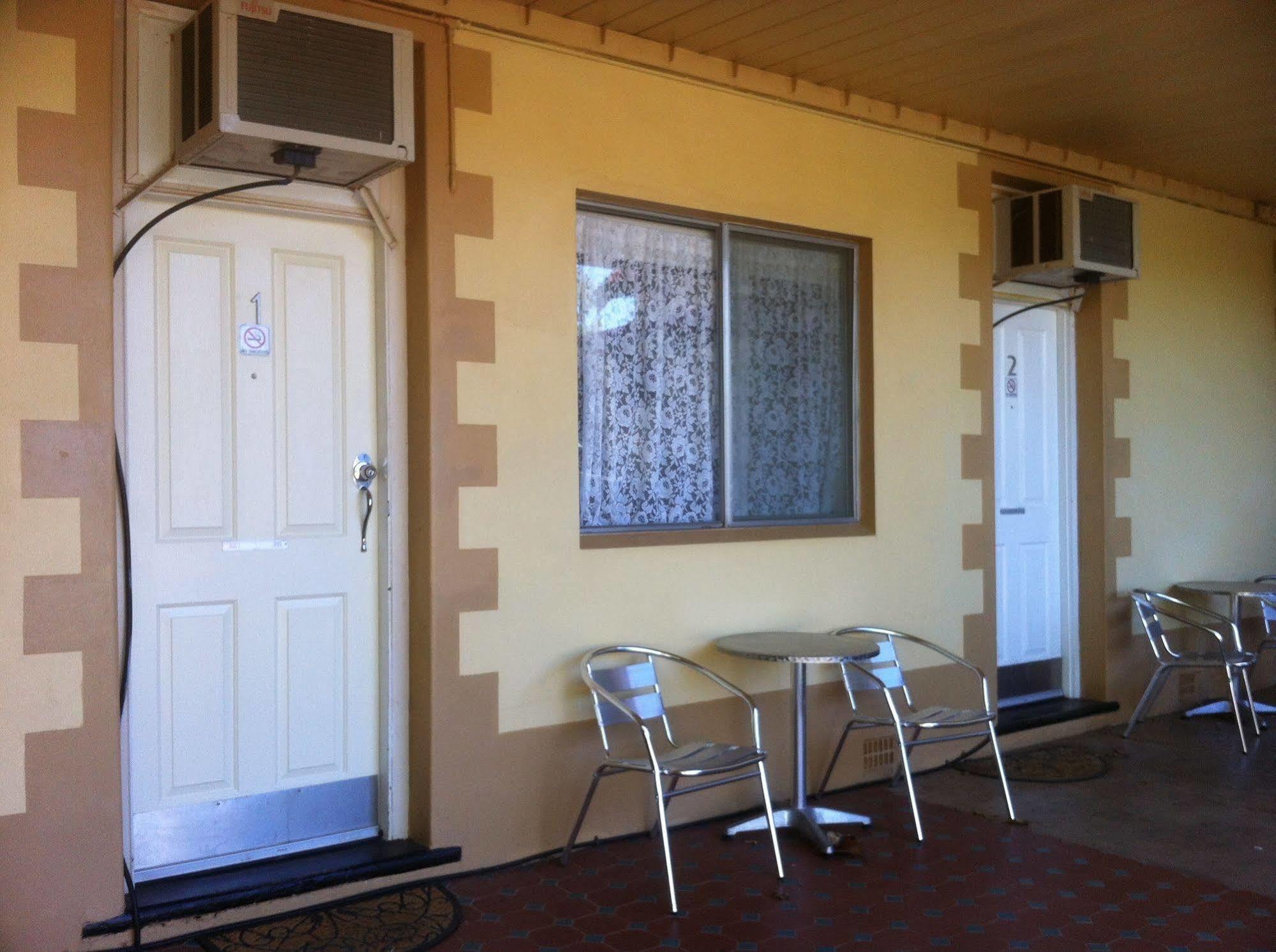 The Lodge Outback Motel Broken Hill Exterior photo